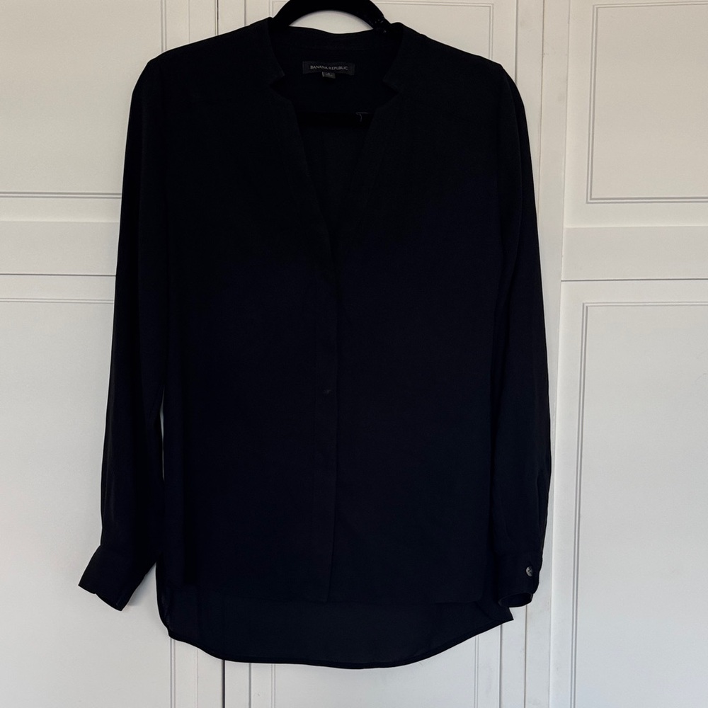 Banana Republic Balck Long Sleeve Button Up shirt